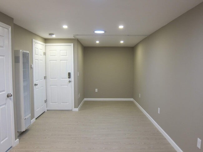 Building Photo - 4032 Suter St