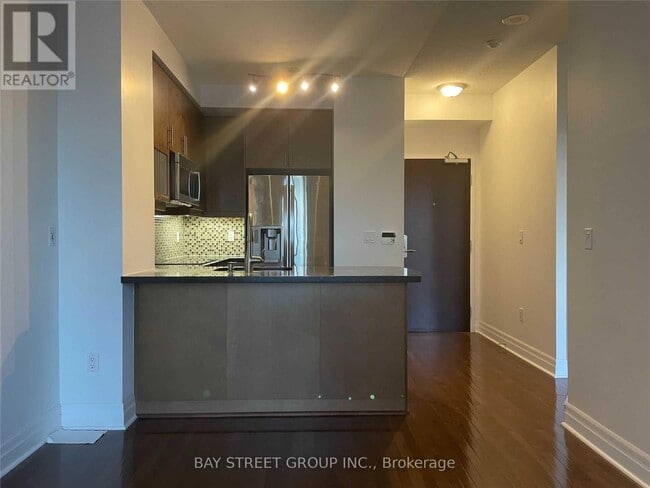 Building Photo - 35 Balmuto St