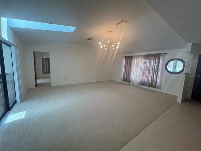 Foto del edificio - 21212 Burkhart Dr