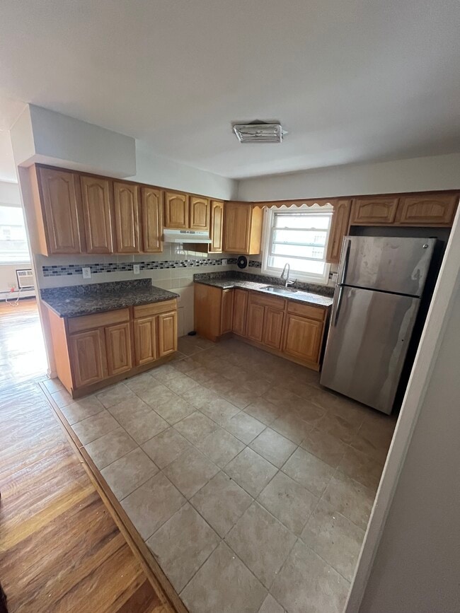 Kitchen - 88 Harper Ave