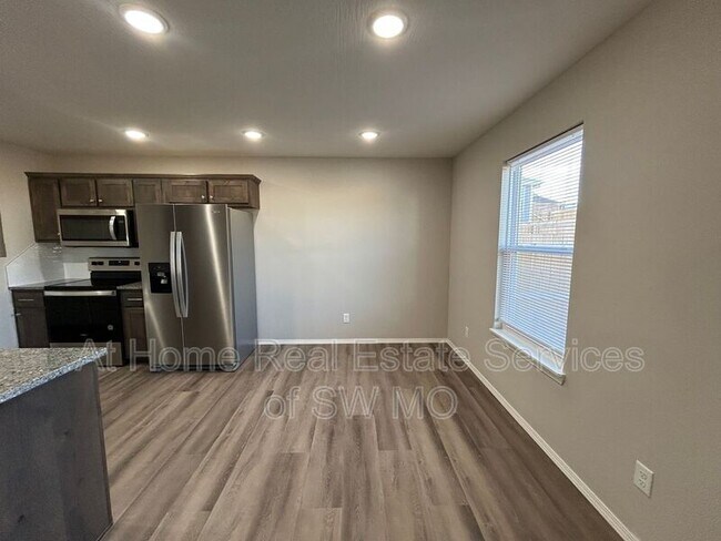 Foto del edificio - 707 E Daniels St