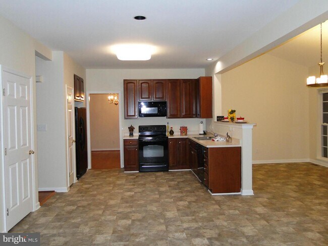 Building Photo - 103 Maple Ridge Way