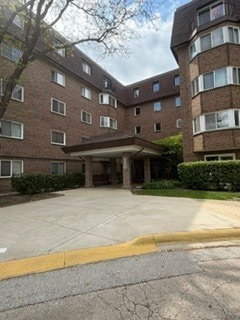 Building Photo - 220 S Roselle Rd