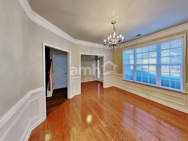 Foto del edificio - 5177 Rosewood Pl