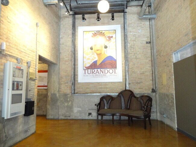 Foto del edificio - 2545 S Dearborn St