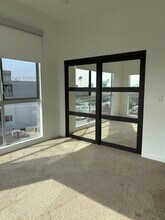 Interior Photo - 801 North
