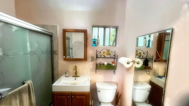 Foto del edificio - 1837 N Berendo St