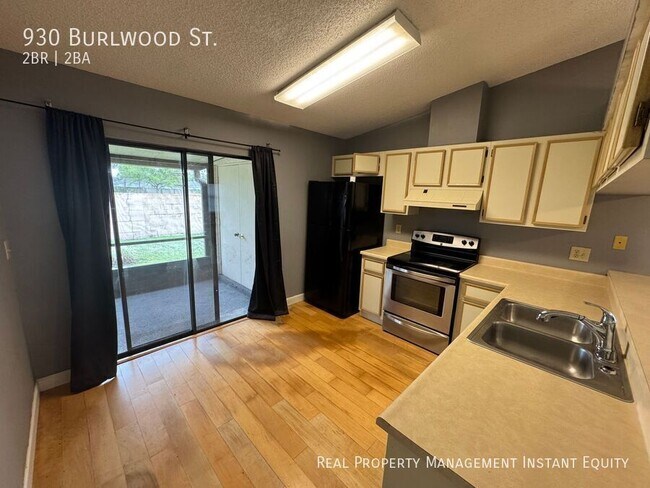 Building Photo - 930 Burlwood St