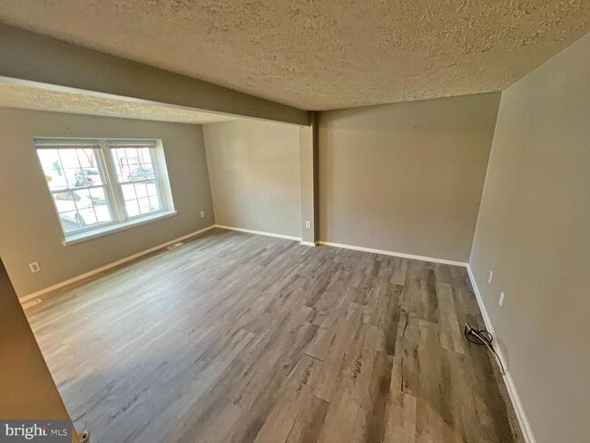 Foto del edificio - 8104 Willowdale Ct