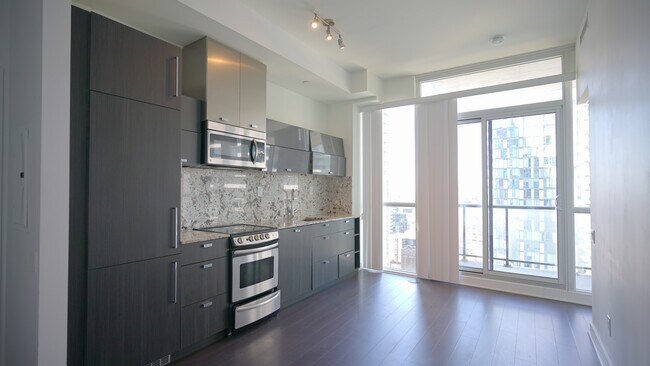 Photo du bâtiment - 290-2290 Adelaide St W