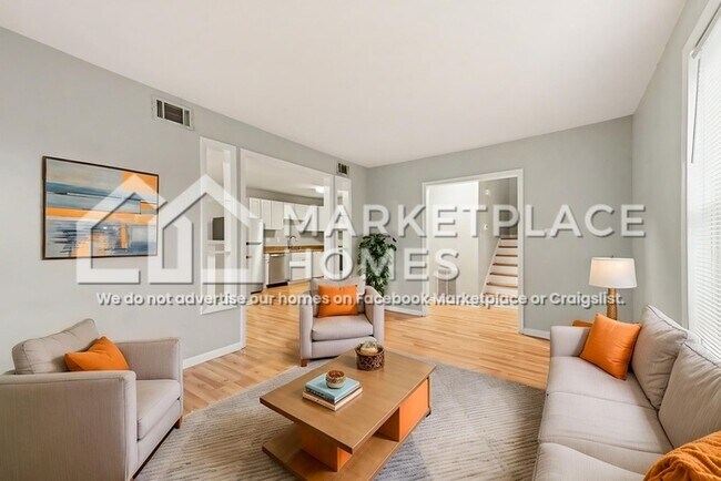 Foto del edificio - 427 Whispering Pines Dr