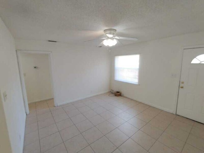 Building Photo - 5168 Admiral Dr