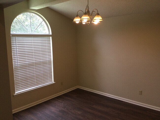 Building Photo - 2175 E Hovington Circle