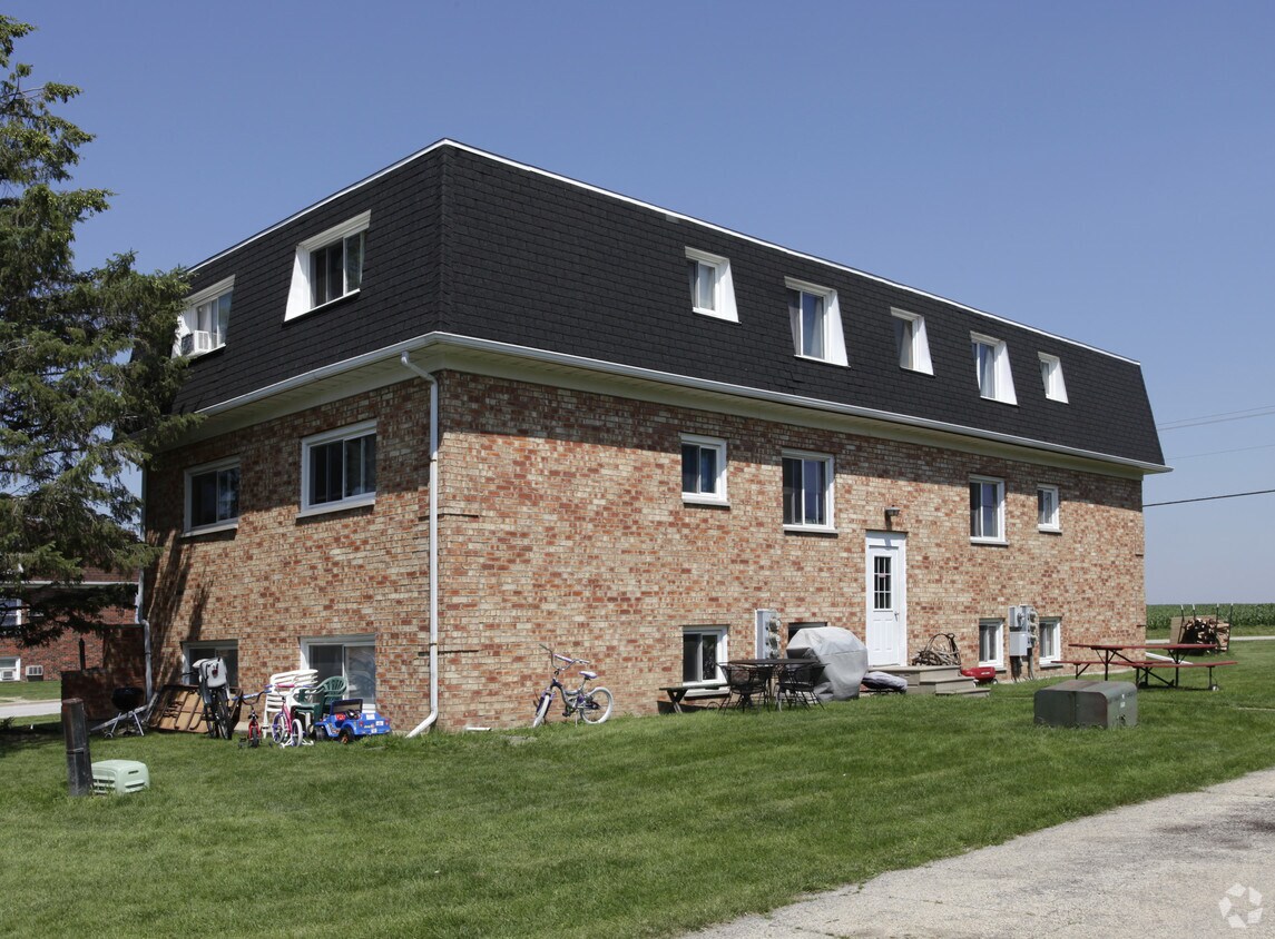 1412 Willow St, Sycamore, IL 60178 Apartments in Sycamore, IL