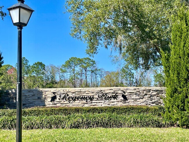 Building Photo - Nice 4/2.5 Two-Story Home in East Orlando ...