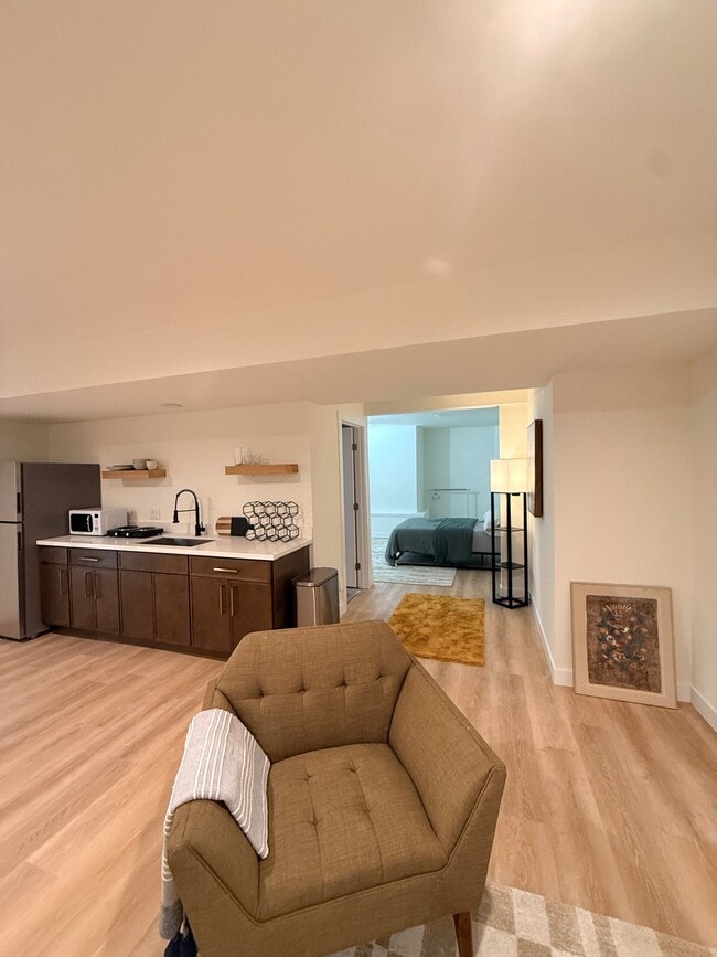 Building Photo - 4320 Lakeway Dr