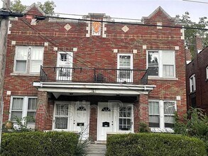 Building Photo - 1714 Yale Ave