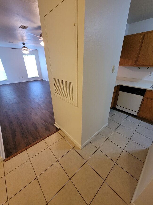 Foto del edificio - College Station, 2-bedroom, 1-bath - fenced in yard - Duplex for lease.