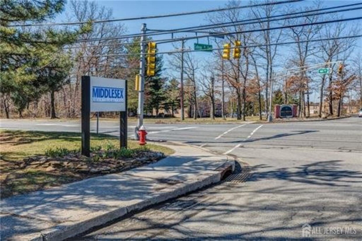 Foto principal - 382 College Dr