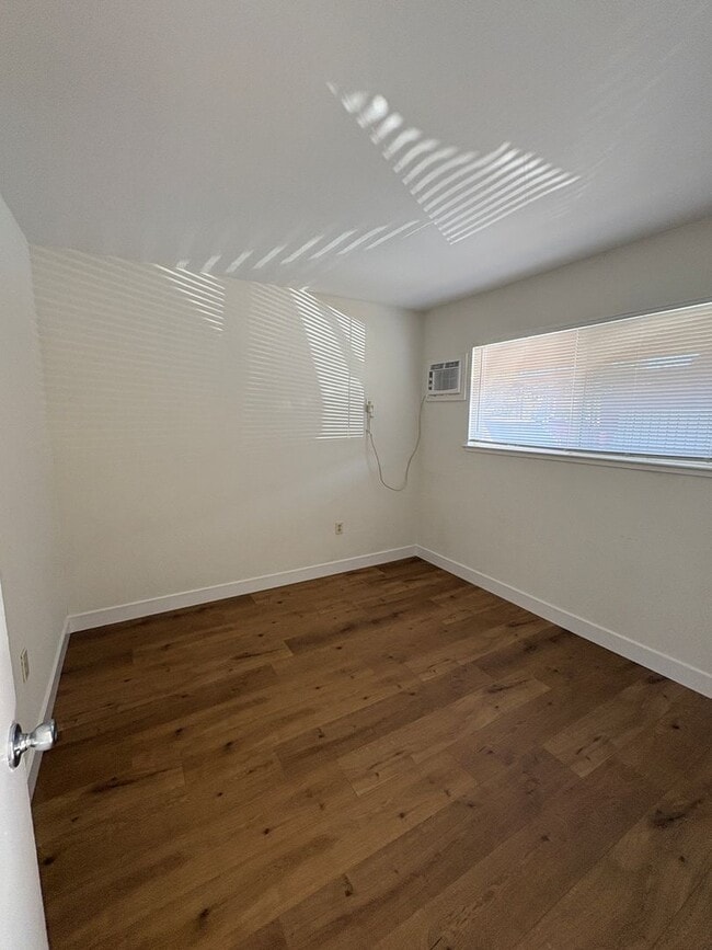 Building Photo - 1621 Sacramento Ave