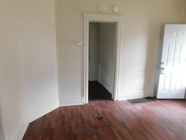 Foto del edificio - Newly Remodeled 1st Floor Apartment Near Downtown Mt Clemens