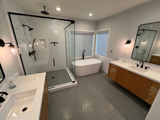 Building Photo - RENOVATED SUMMERLIN 4BD/3BA! UPGRADED/POOL...