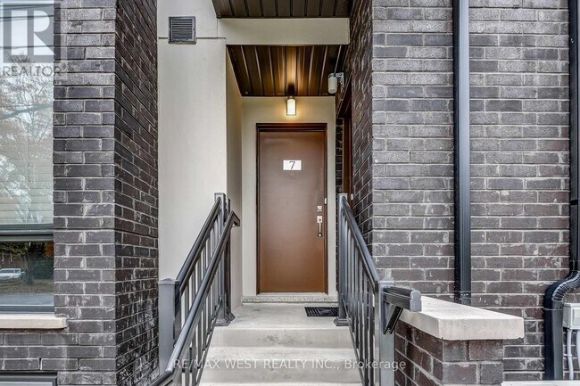 Building Photo - 24 Fieldway Rd