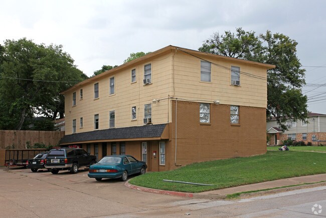 Foto del edificio - 2215 Riverview Dr