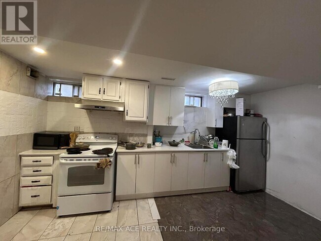 Building Photo - 161 Heale Ave