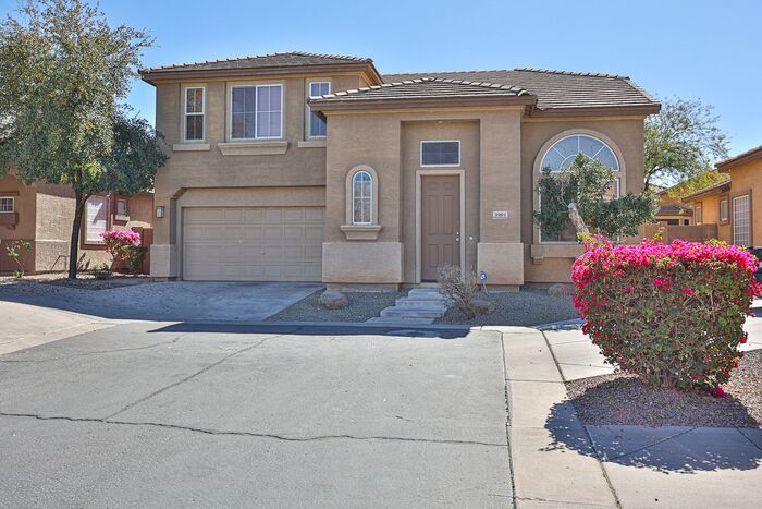 Foto principal - 3 bed 2.5 bath in most preferred Phoenix area