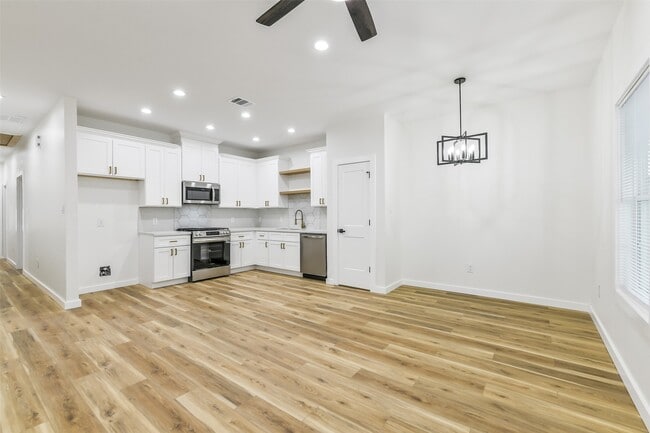 Building Photo - 6103 Cavalier St