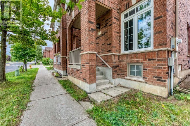 Photo du bâtiment - 83 Bur Oak Ave