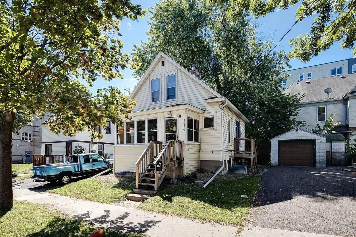 Foto principal - 5 Bedroom 2 Bath in Single Family House in...