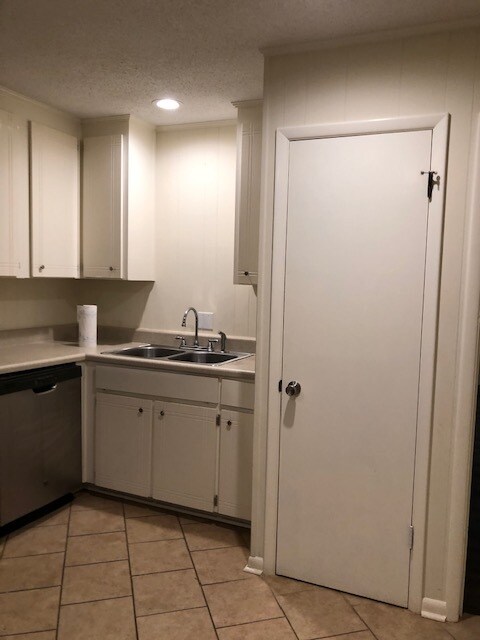 Building Photo - 202 Plaza Dr