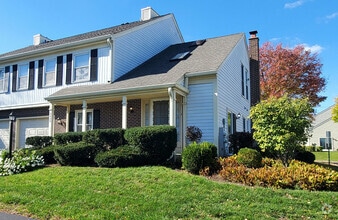 Building Photo - 2629 College Hill Cir