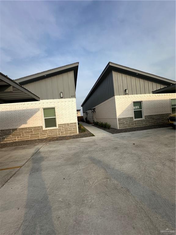 Building Photo - 11 Playa Dr