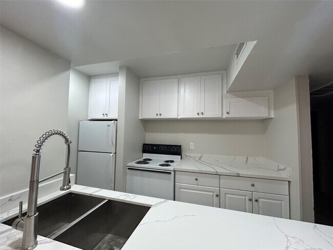 Foto del edificio - 5343 Richmond Ave