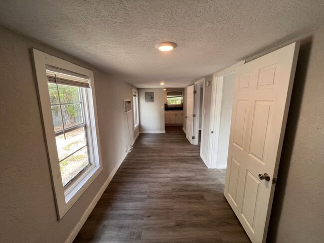 Photo - 718 W 7th St Apartment