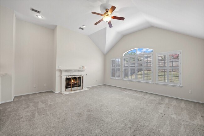 Building Photo - 2120 Crestlake Dr