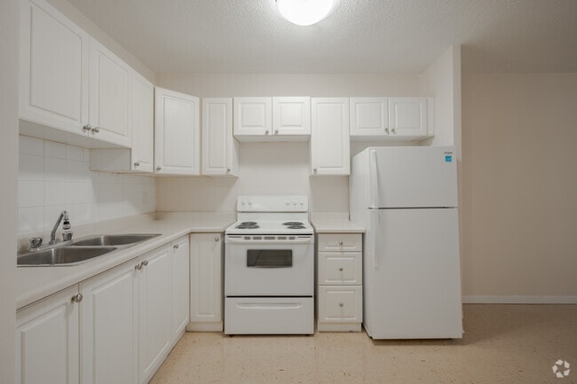 1BR, 1BA - 600SF - Kitchen - Argyle