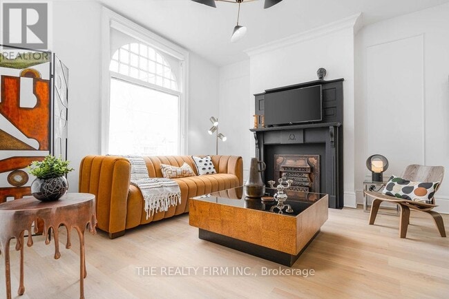 Photo du bâtiment - 304 Oxford St E