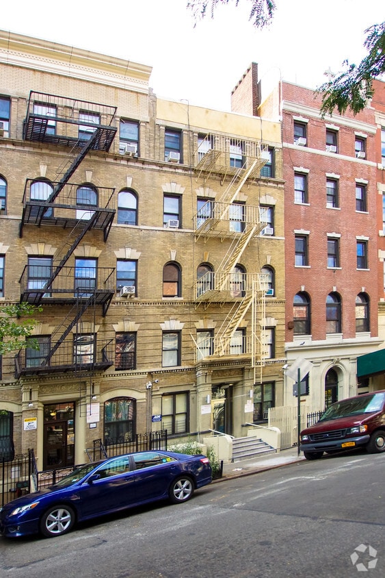 Building Photo - 216 W 108th St
