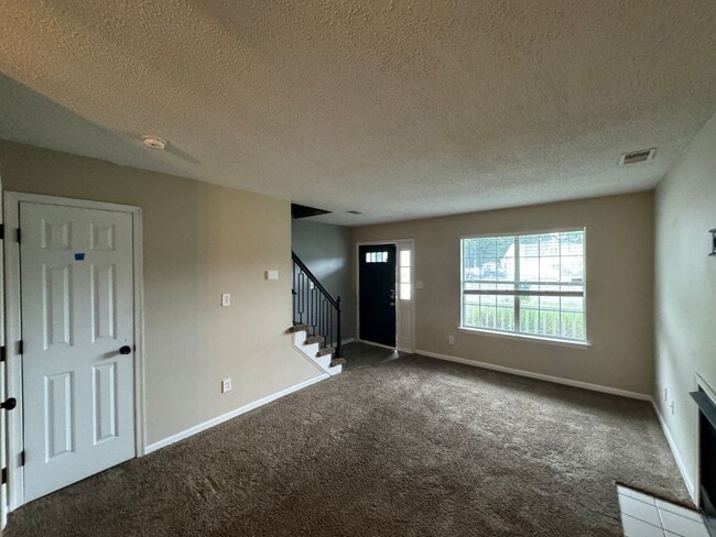 Foto del edificio - Introducing a charming home located in the heart of Suffolk ¨ASK ABOUT OUR ZERO DEPOSIT¨