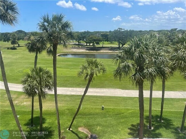 Foto del edificio - 6875 Willow Wood Dr