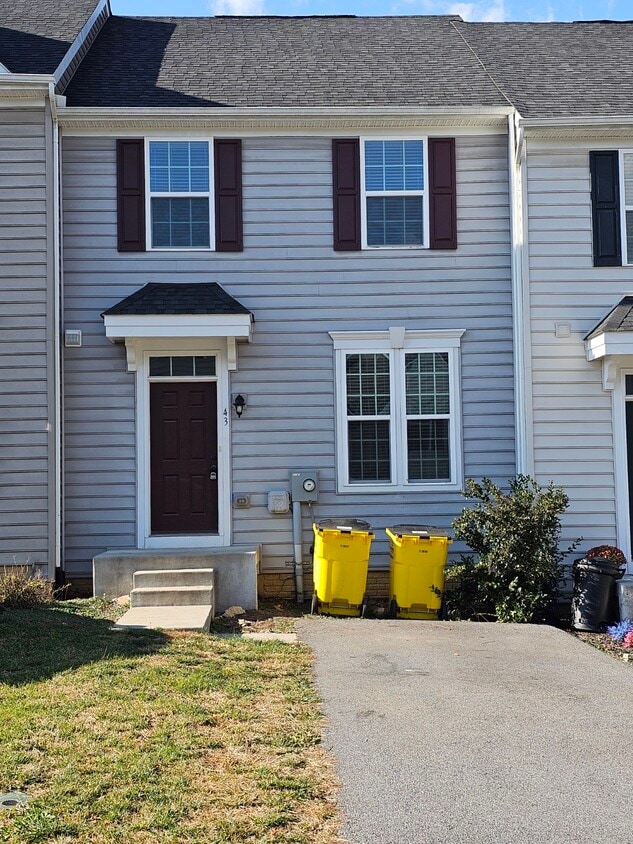 43 Ontario Dr, Falling Waters, WV 25419 Townhome Rentals in Falling
