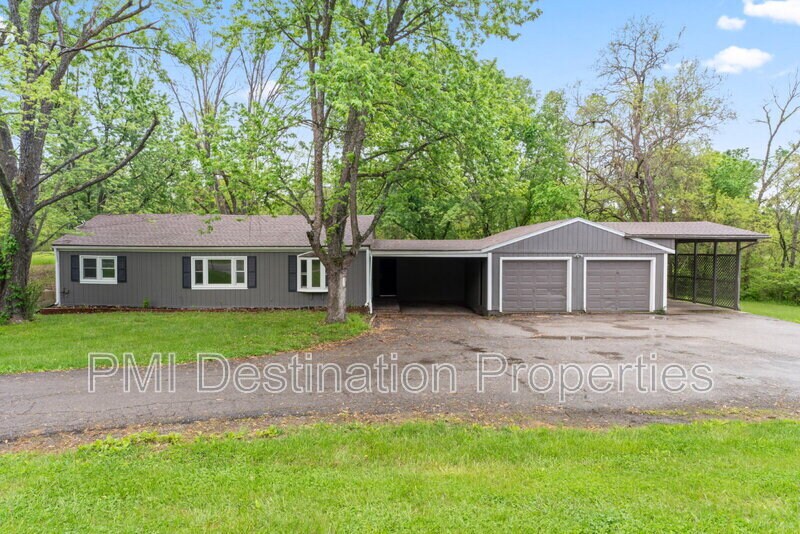 Foto principal - 32925 Lexington Ave