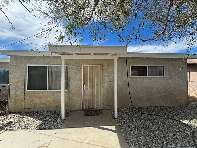 Foto del edificio - 45503 Cedar Ave