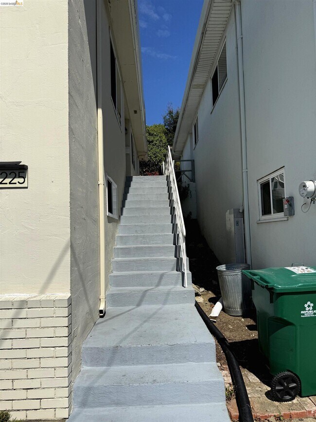 Foto del edificio - 6225 Plymouth Ave
