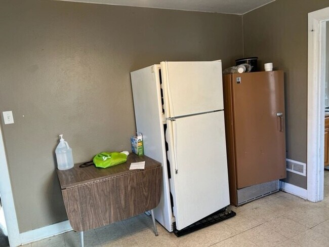 Foto del edificio - 5 Bedroom Home in Campus Area - Available August 1st