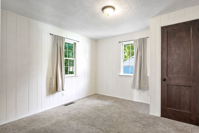 Building Photo - 3 Bed in Randolph Available in August!